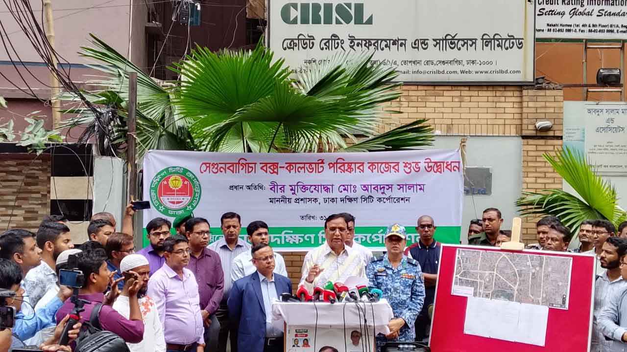জলাবদ্ধতা নিরসনে ডিএসসিসির মাসব্যাপী ক্রাশ প্রোগ্রাম শুরু