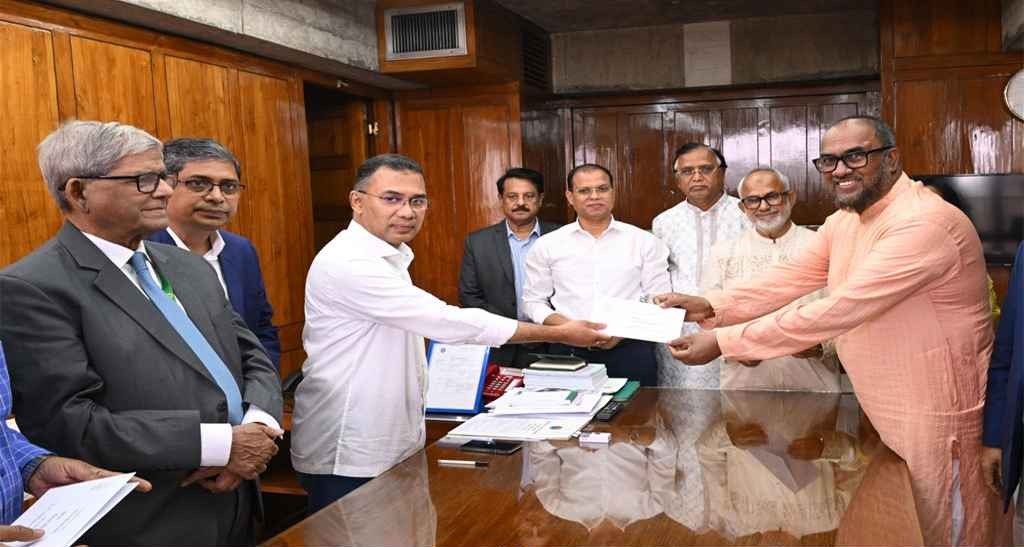 সব সিটি করপোরেশনের পরিচ্ছন্নতা কর্মীকে প্রধানমন্ত্রীর ঈদ উপহার