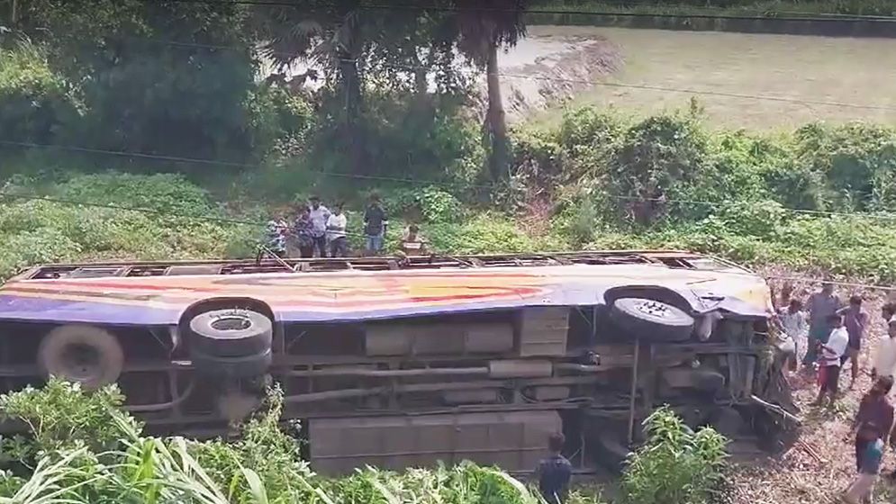 ফরিদপুরের ভাঙ্গায় বাস-পিকআপ মুখোমুখি সংঘর্ষে নিহত ২, আহত ৩৫