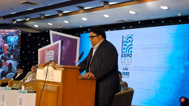 ১০০ টাকা রিচার্জে ৩৮ টাকা কাটে কর! ভারসাম্য আনার চেষ্টা চলছে