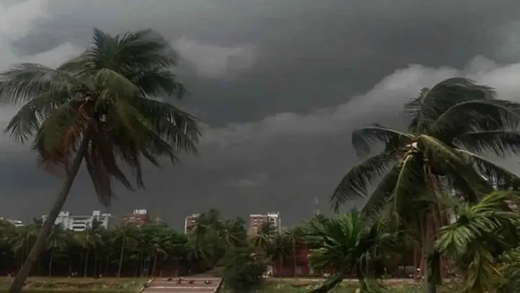 অবশেষে ঢাকায় বৃষ্টির সম্ভাবনা, কমবে গরম