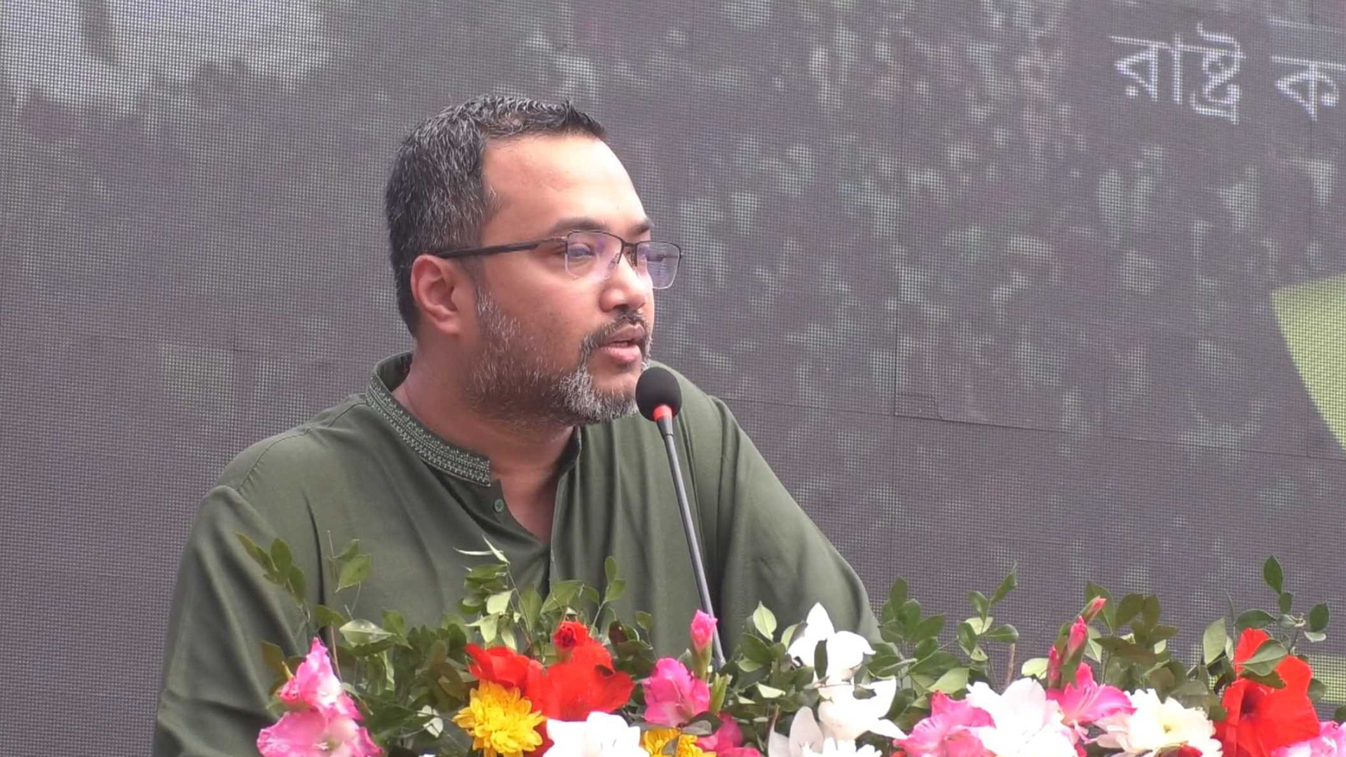 শ্রমবান্ধব কর্মপরিবেশকে সর্বোচ্চ গুরুত্ব দিচ্ছে সরকার : প্রধানমন্ত্রীর উপদেষ্টা মাহদী আমিন