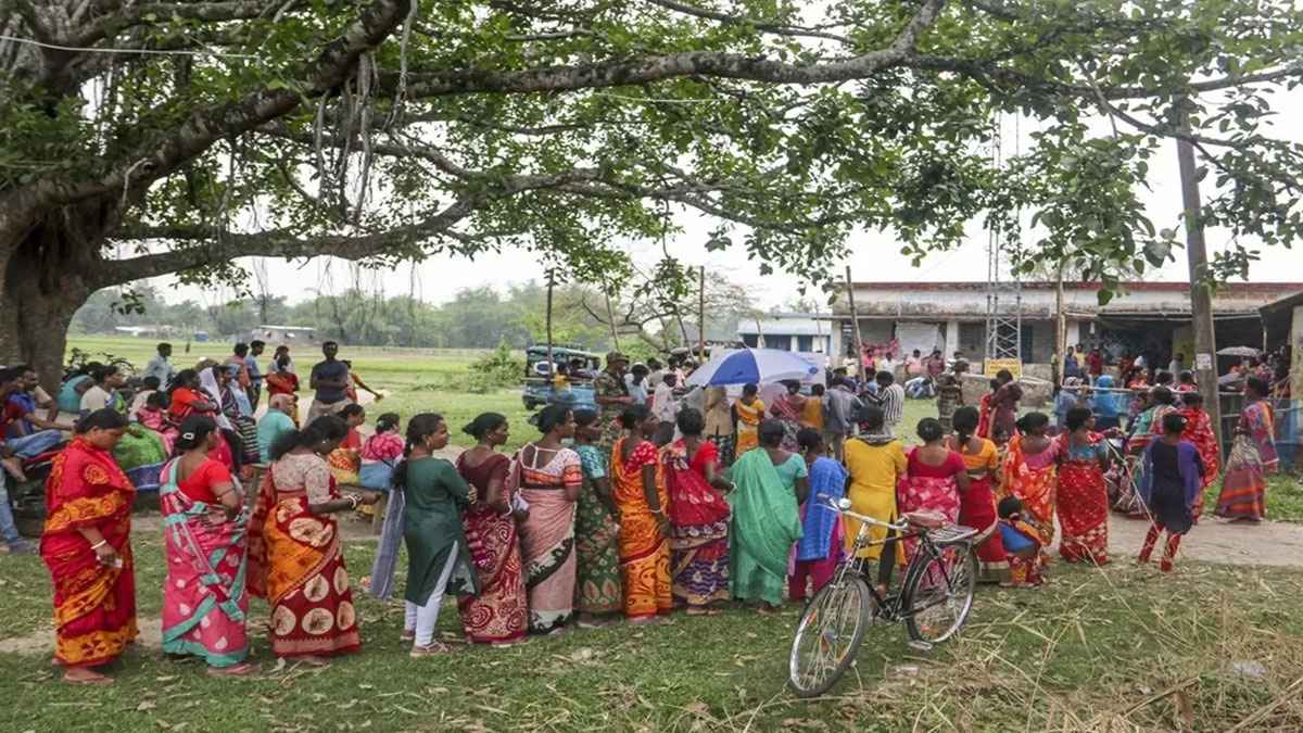 পশ্চিমবঙ্গে প্রথম দফায় রেকর্ড ভোট, কার দিকে ঝুঁকছে জনমত?