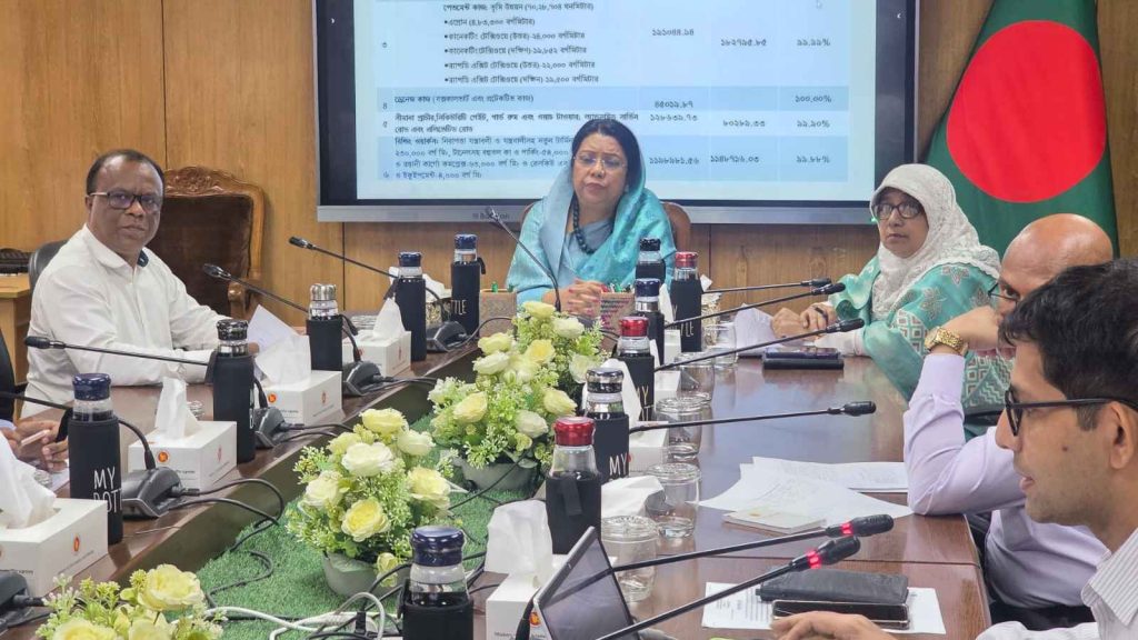 ঠিকাদারদের কাজ পর্যবেক্ষণে সতর্কতার তাগিদ বিমানমন্ত্রীর