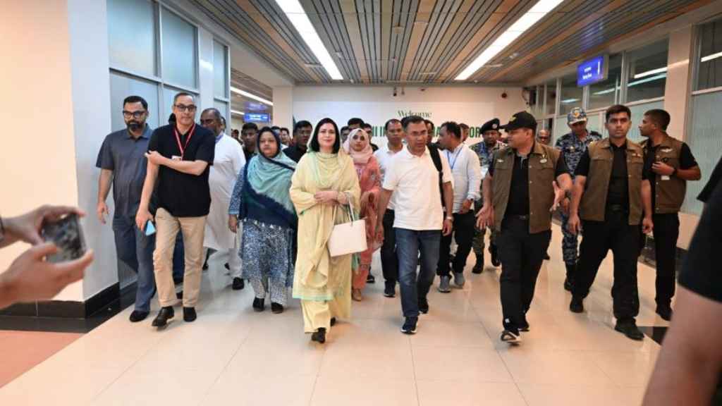 সিলেটে কর্মব্যস্ত দিন কাটিয়ে ঢাকায় ফিরলেন প্রধানমন্ত্রী