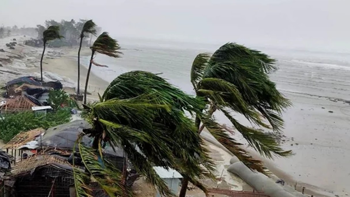 ৮ জেলায় ৬০ কিমি বেগে বজ্রবৃষ্টির শঙ্কা