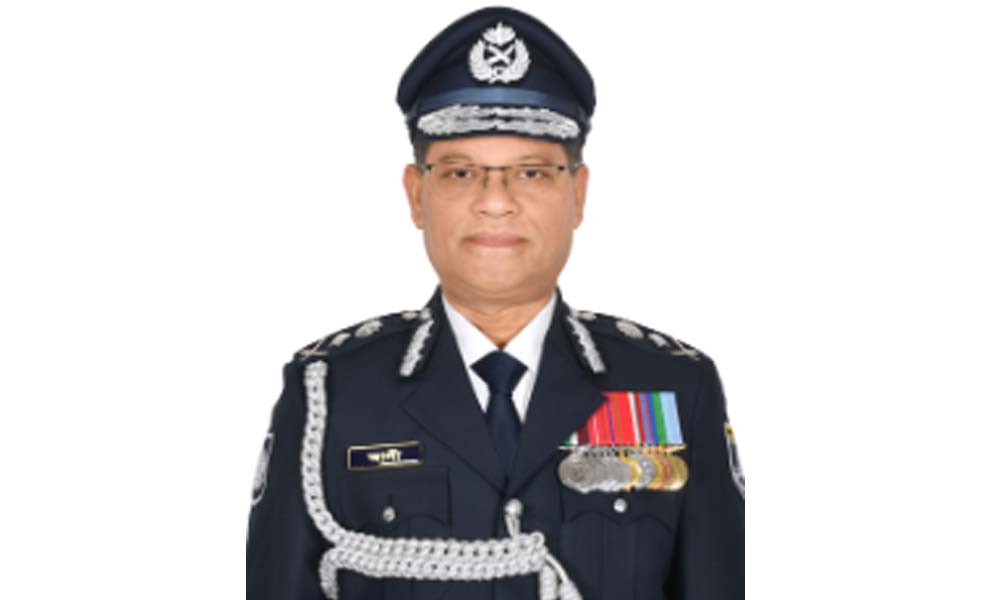 থাইল্যান্ডের উদ্দেশে ঢাকা ছাড়লেন আইজিপি