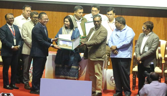 দুর্যোগে মানবতার হাতই হোক সবচেয়ে শক্তিশালী: জুবাইদা রহমান