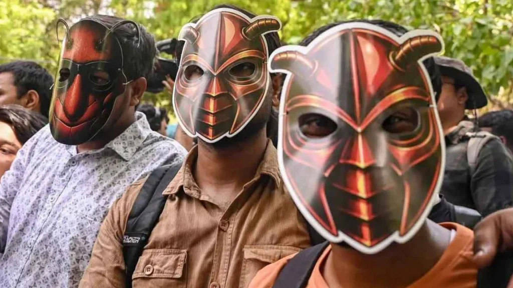 এবার কলকাতায় কর্মসূচি পালন করবে ককরোচ পার্টি