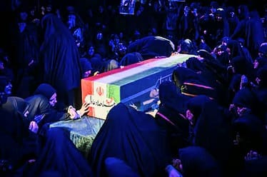 খামেনিকে শেষশ্রদ্ধা জানাতে তেহরানে জনসমুদ্র, দুই কোটি মানুষের সমাগমের আশা