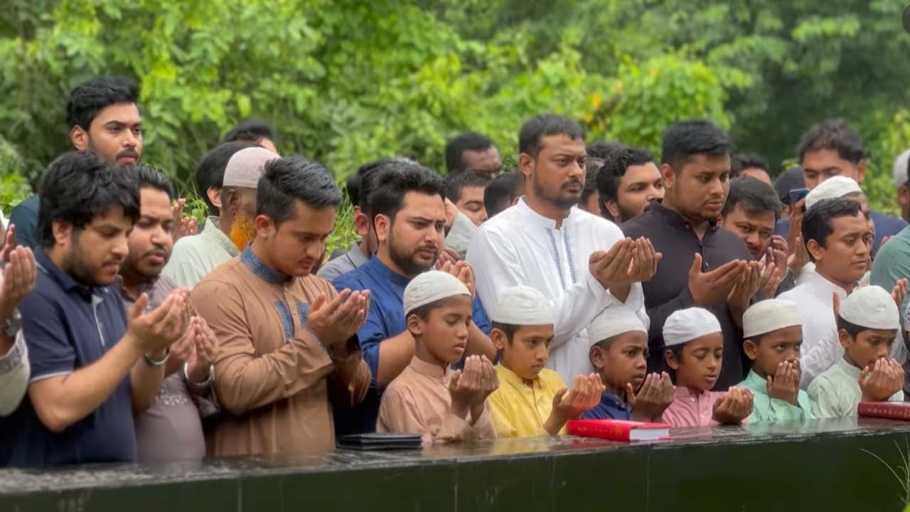 ৫ আগস্ট জুলাই জাদুঘর খুলে না দিলে জনগণই খুলবে: নাহিদ