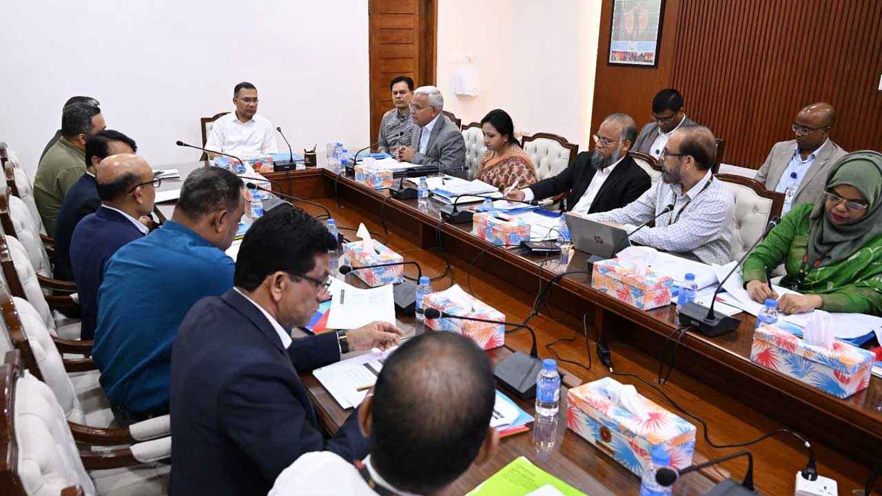 সারাদেশে ফ্যামিলি কার্ড কর্মসূচি সম্প্রসারণের নির্দেশনা প্রধানমন্ত্রীর