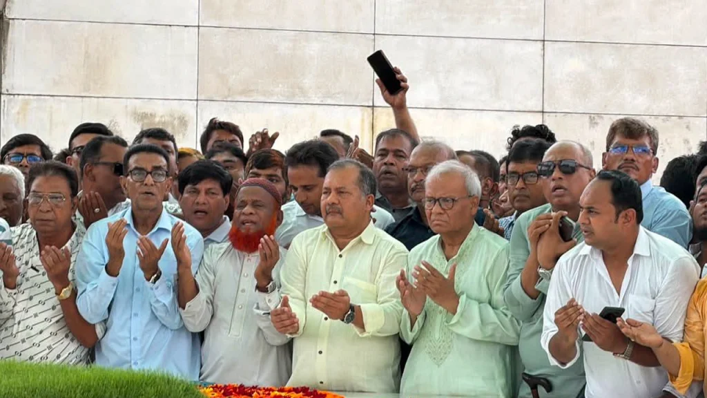 দায়িত্ব পেয়ে জিয়ার সমাধিতে রিজভী-স্বপনের শ্রদ্ধা