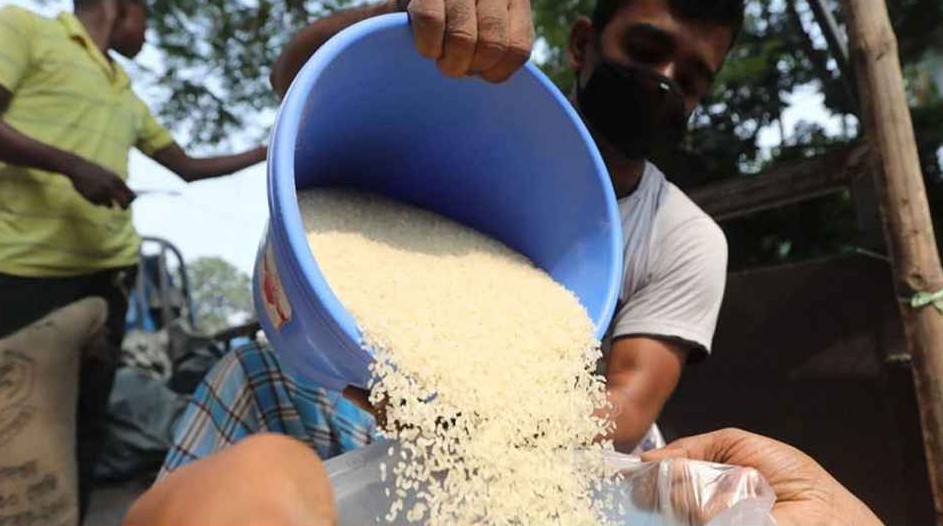 ১৫ টাকা দরে ৩০ কেজি চাল পাবেন ৫৫ লাখ কার্ডধারী