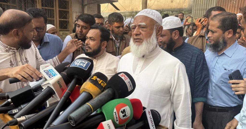 রাড্ডা স্বাস্থ্যকেন্দ্র পরিদর্শনে জামায়াত আমির, ৫০ লাখ টাকা অনুদান ঘোষণা