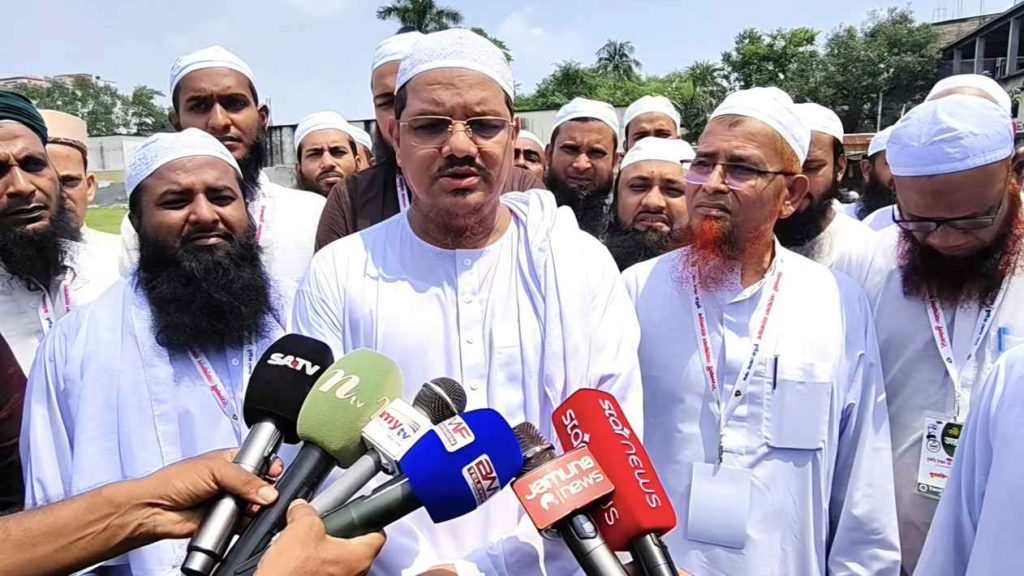 ‘জামায়াতের দ্বিমুখী আচরণ কেন?’ প্রশ্ন চরমোনাই পীরের
