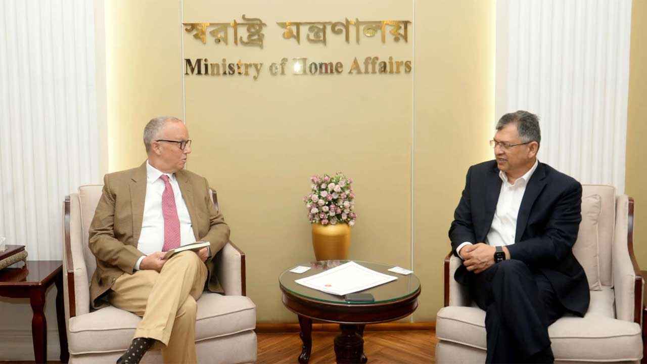 বাক্‌স্বাধীনতা ও ব্যক্তিগত সুরক্ষায় সরকার সচেতন: স্বরাষ্ট্রমন্ত্রী