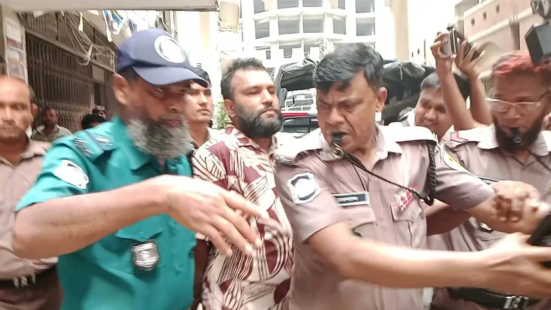 প্রধানমন্ত্রীর নিরাপত্তা বেষ্টনীতে প্রবেশের চেষ্টা, যুবক ৫ দিনের রিমান্ডে